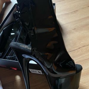 Adore-1018 Black Pleasers